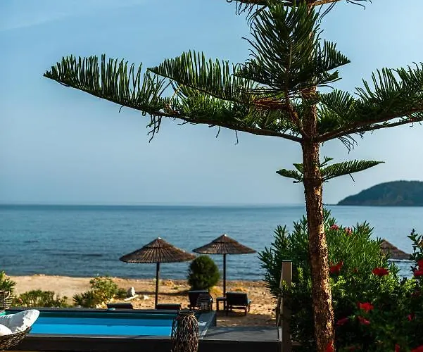 Andriana & Elena - Beachfront Pool Vila *