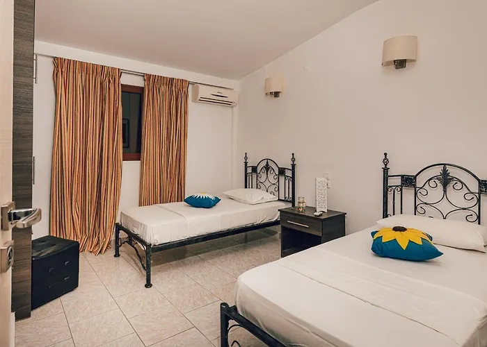 Vila Andriana & Elena - Beachfront Pool *