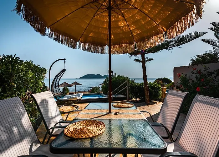 Andriana & Elena - Beachfront Pool
