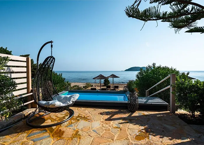 Andriana & Elena - Beachfront Pool Vila *