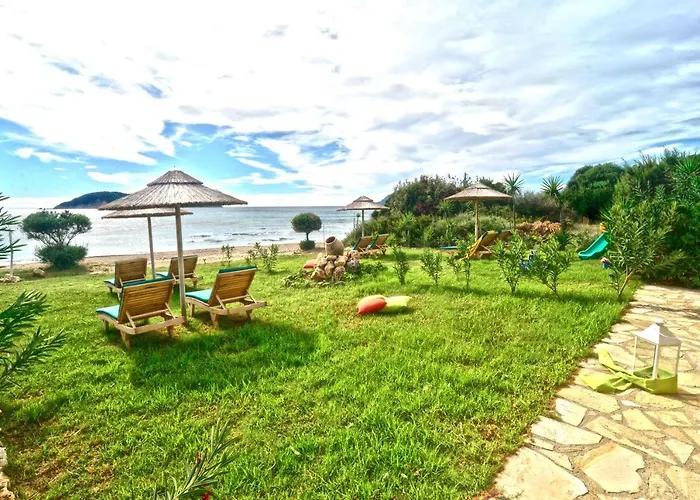 Andriana & Elena - Beachfront Pool Vila *