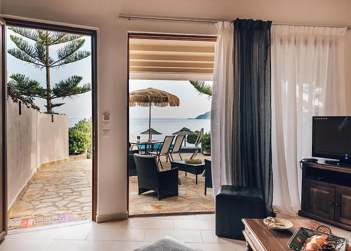 Vila Andriana & Elena - Beachfront Pool