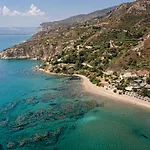 Andriana & Elena - Beachfront Pool Villa