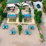 Andriana & Elena - Beachfront Pool Vasilikí