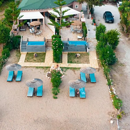 Andriana & Elena - Beachfront Pool Vasilikí