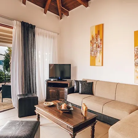 Andriana & Elena - Beachfront Pool Villa