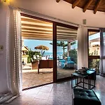 Andriana & Elena - Beachfront Pool Villa Vasilikí
