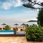 Andriana & Elena - Beachfront Pool فيلة *